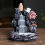 Un Brûleur d'encens cascade refoulement Mini fontaine zen avec arbre en fleur en fonctionnement