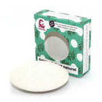 Un Galet exfoliant naturel corps & visage Lamazuna sorti de son emballage carton