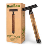 Un rasoir de sécurité en bambou affiné noir de la marque bambaw avec son pack