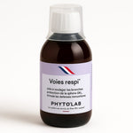 Un flacon de 250 ml de voies respi' de la marque Phyto'Lab avec un bouchon doseur