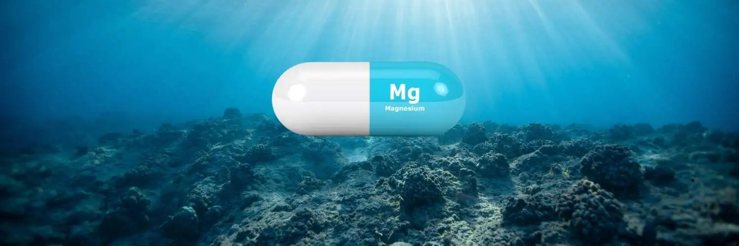 Photo-montage d'une capsule de magnésium marin dans les profondeurs de l'océan