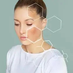 Illustration d'une femme avec une peau éclatante et des hexagones symbolisant les bienfaits des compléments alimentaires pour la santé de la peau