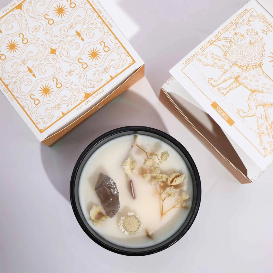 Une bougie magique jasmin de 330g de la marque hope hare accompagné de son emballage.