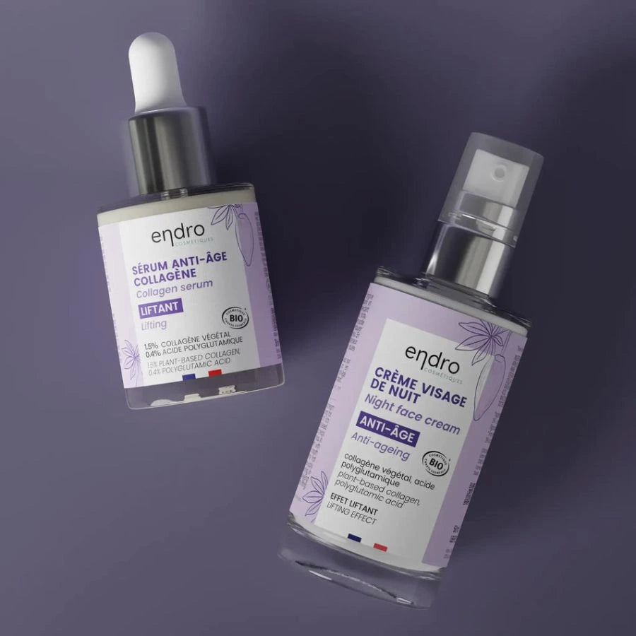 Deux produits du coffret anti-âge sur fond violet.