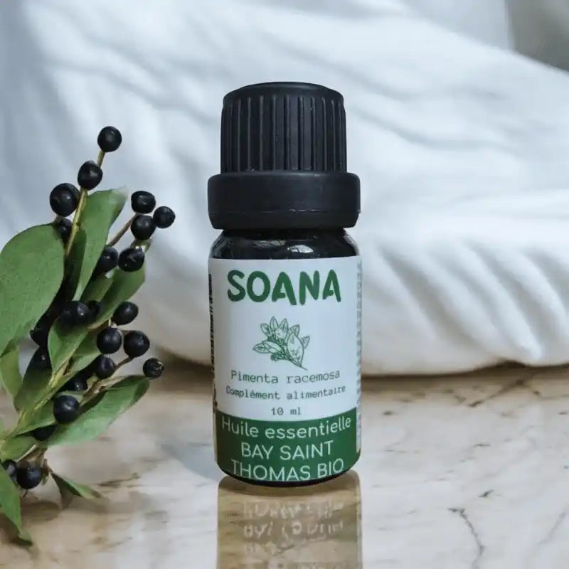 Flacon de 10 ml de l'huile essentielle Bay Saint Thomas bio de la marque Soana sur fond blanc 