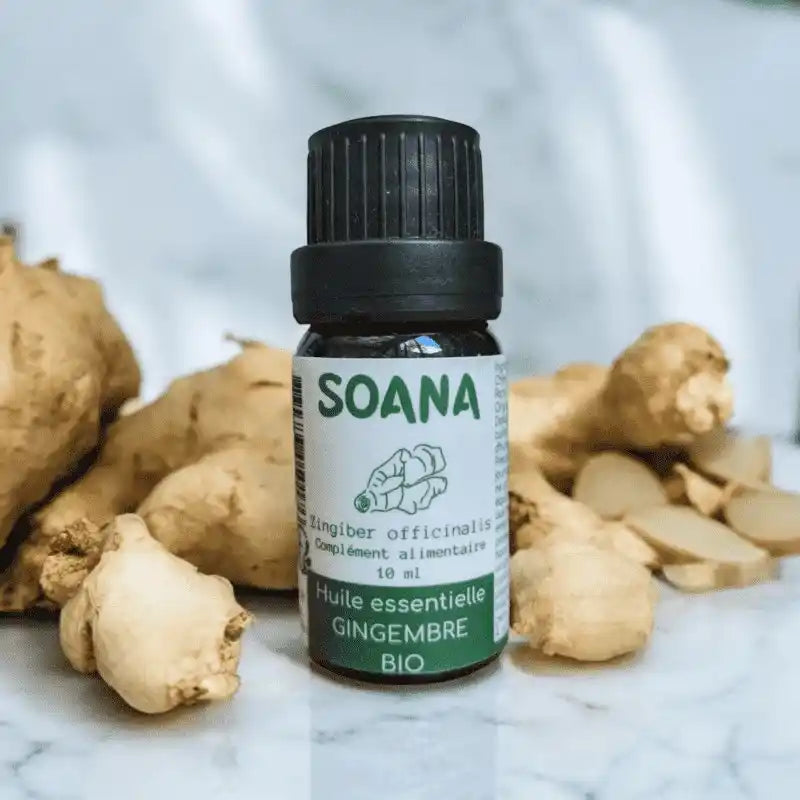 Flacon de 10 ml d'huile essentielle Gingembre frais de la marque Soana sur fond blanc et gingembre 