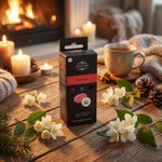 Le packaging de jasmin de scentships posé sur une table en bois dans un décor chaleureux posé sur une table en bois.
