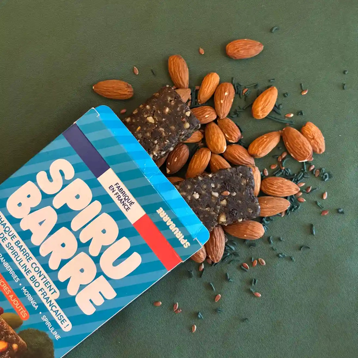 Boite 4 barres à la spiruline Etika Spirulina photo ambiance