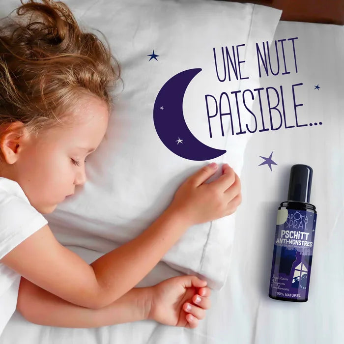 Un bébé qui dors à côté d'un flacon de Pschitt Anti monstre