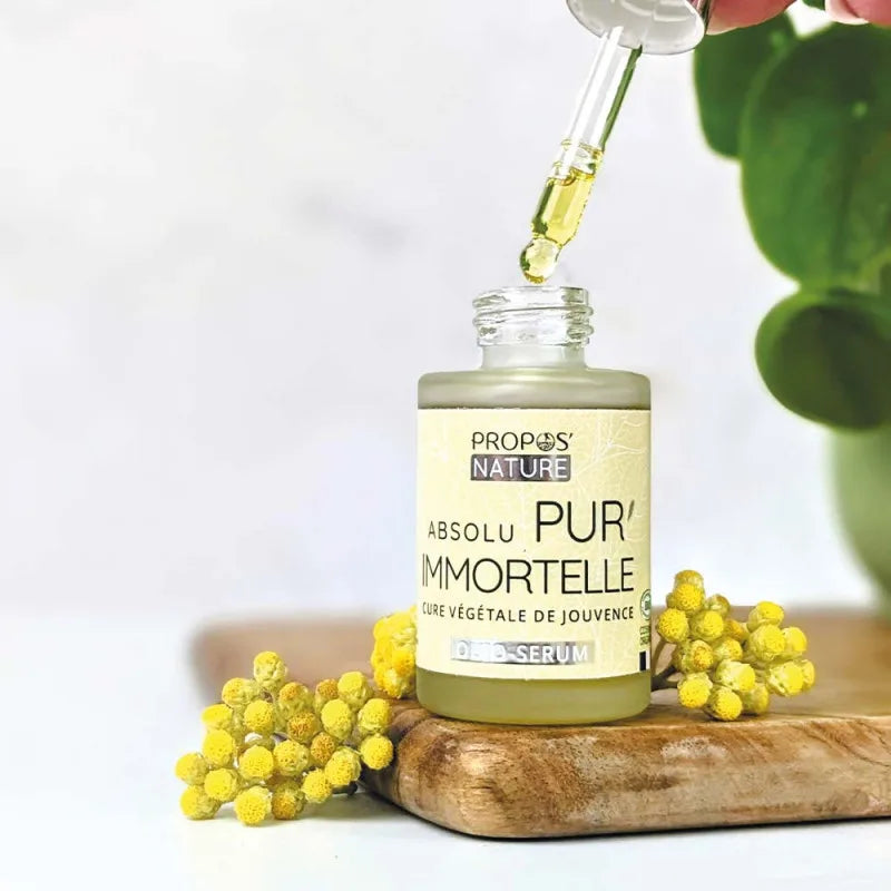 Un flacon ouvert d'Absolu Pur'Immortelle certifié bio – 30 ml – Propos'Nature