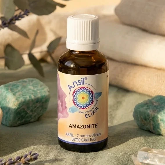 Flacon Amazonite élixir de cristal Ansil 30ml sur décor wellness avec cristaux naturels