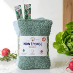 Éponges lavables écologiques Anotherway lot de 2 vertes et bleues sur plan de travail