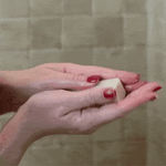 Vidéo d'utilisation de l'après Shampoing Solide à l'huile de Chanvre  Comme avant sous la douche