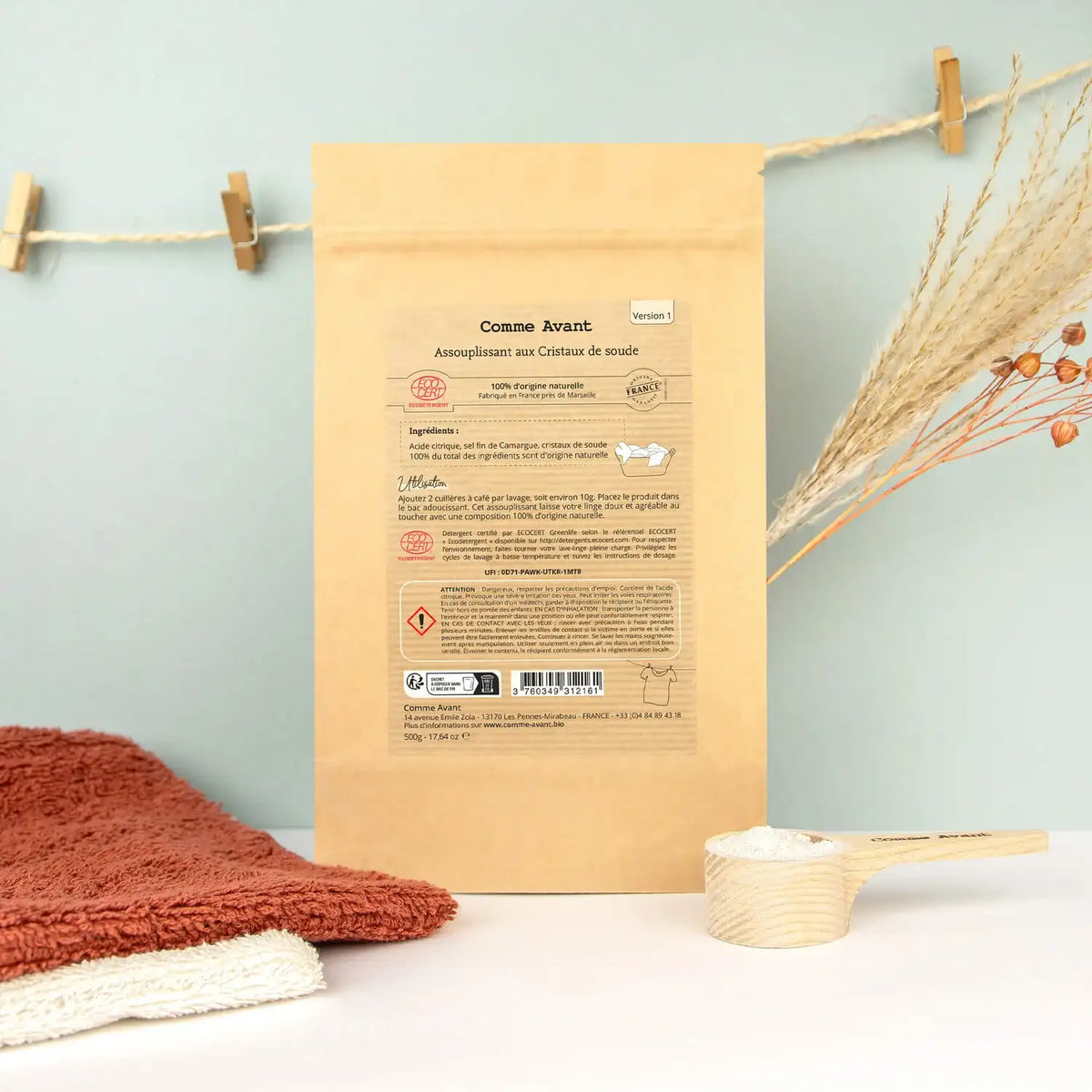Le recto d'un sachet d'assouplissant en poudre aux cristaux de soude de 500 g de la marque Comme Avant