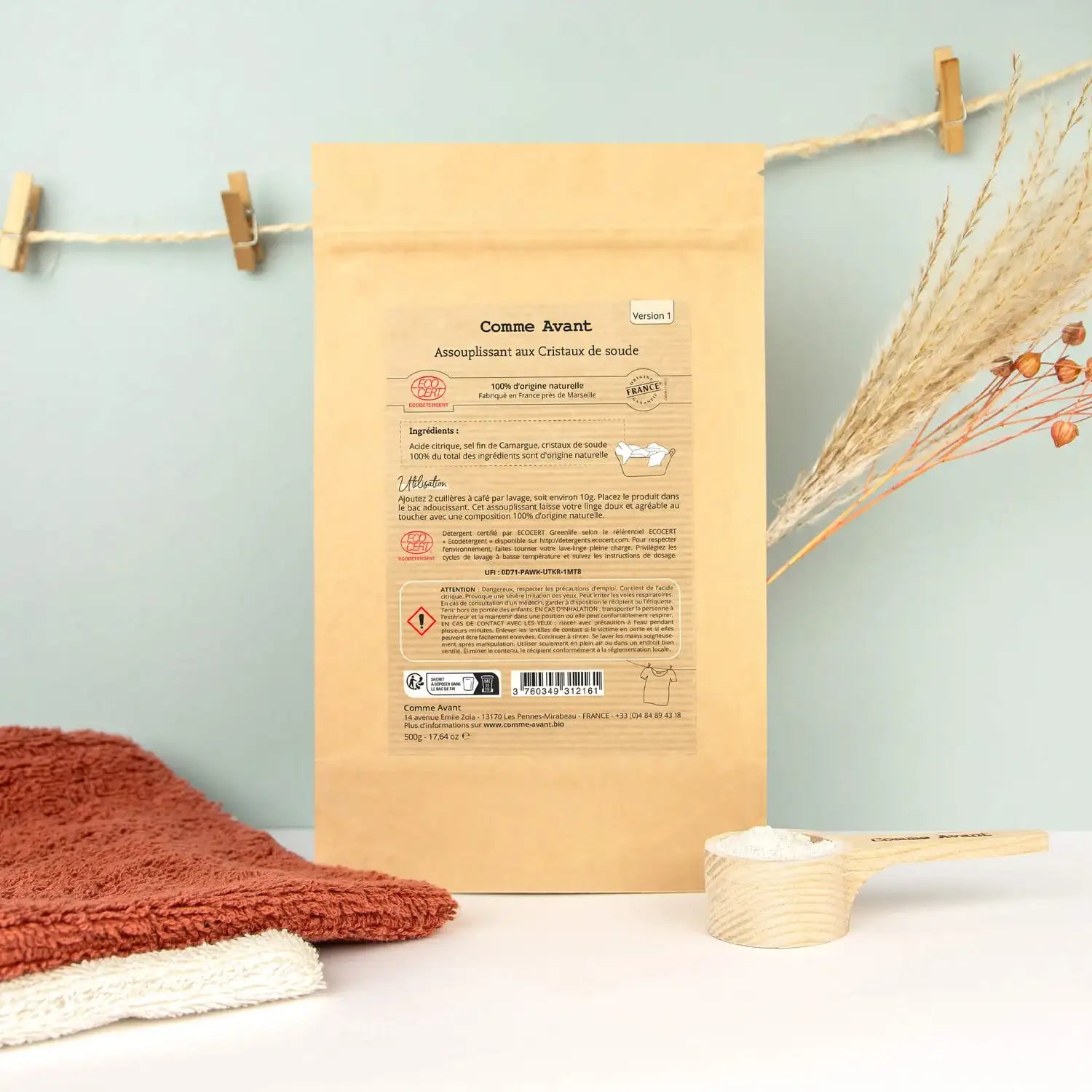 Le recto d'un sachet d'assouplissant en poudre aux cristaux de soude de 500 g de la marque Comme Avant