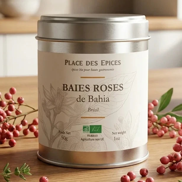 Baie rose bio du Brésil Place des épices en boîte métallique avec grains éparpillés