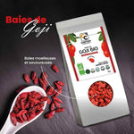 Un sachet de baies de goji bio de 125g de la marque Comptoirs et Compagnies avec une cuillère en plastique contenant des baies dedans