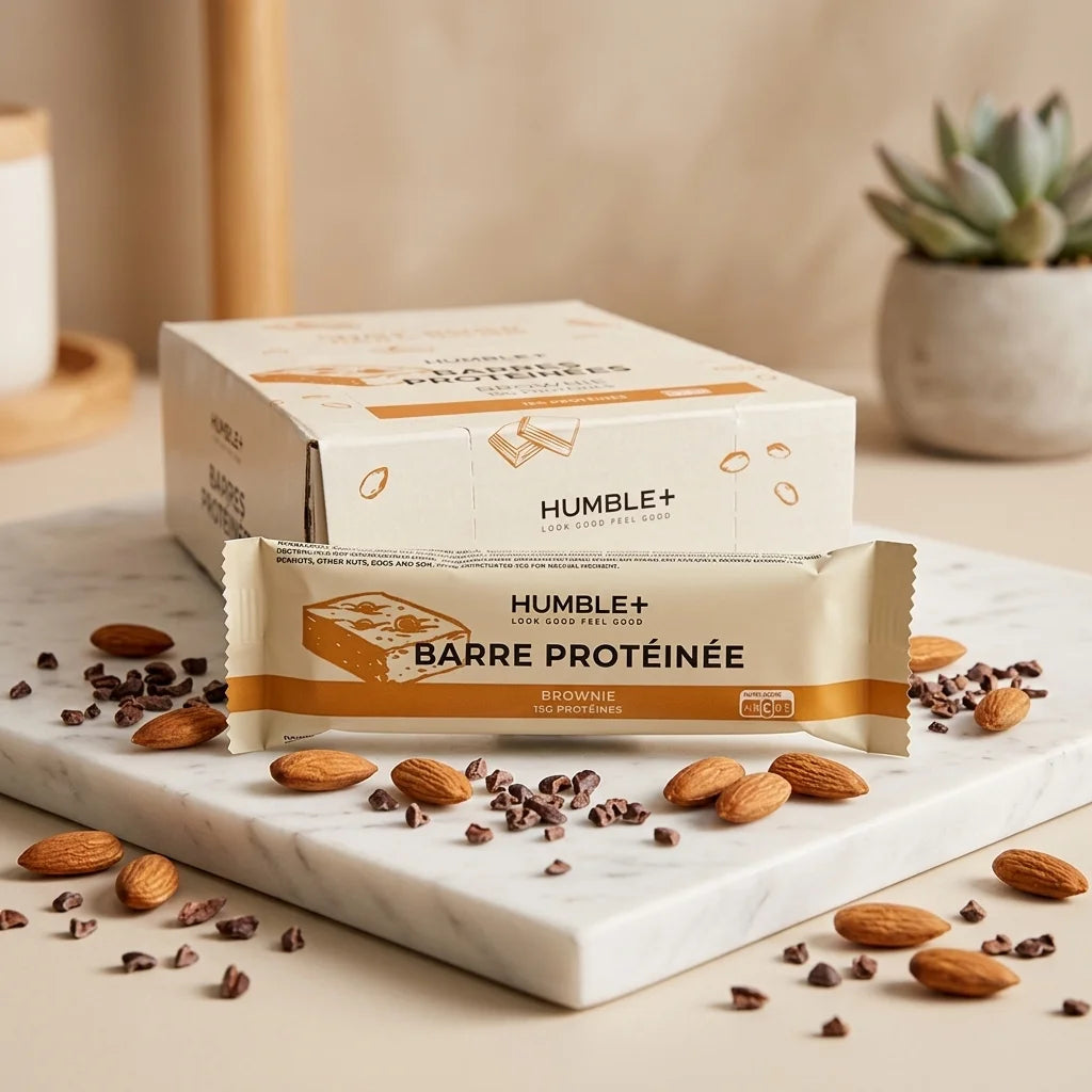 Barre Protéines Brownie Humble avec amandes et cacao sur marbre
