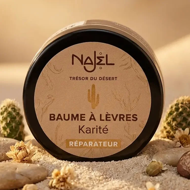 Baume à lèvres Najel au karité bio 12g en pot verre sur surface beige naturelle