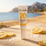 Baume à lèvres SPF20 bio Acorelle 10ml tube blanc sur scène côtière avec cristaux sel marin