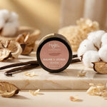 Baume à lèvres vanille bio Najel avec packaging noir et or rose sur surface marbre