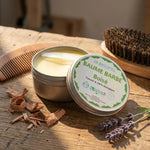Baume soin barbe boisé bio Antheya sur établi rustique avec outils de rasage