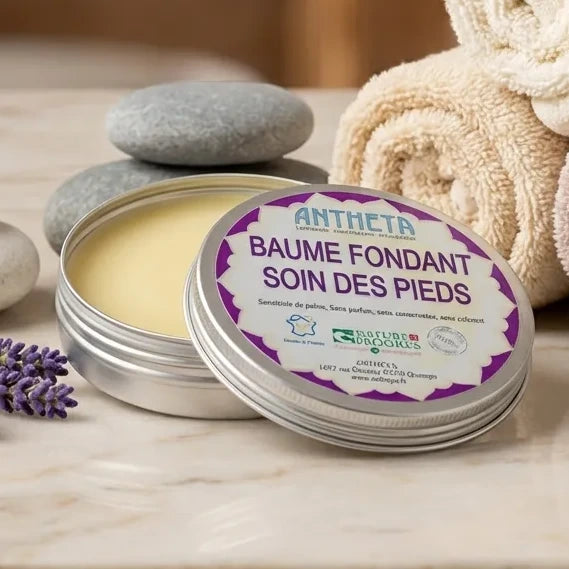 Baume soin des pieds Antheya 75g sur marbre avec serviettes et pierre, ambiance spa luxe