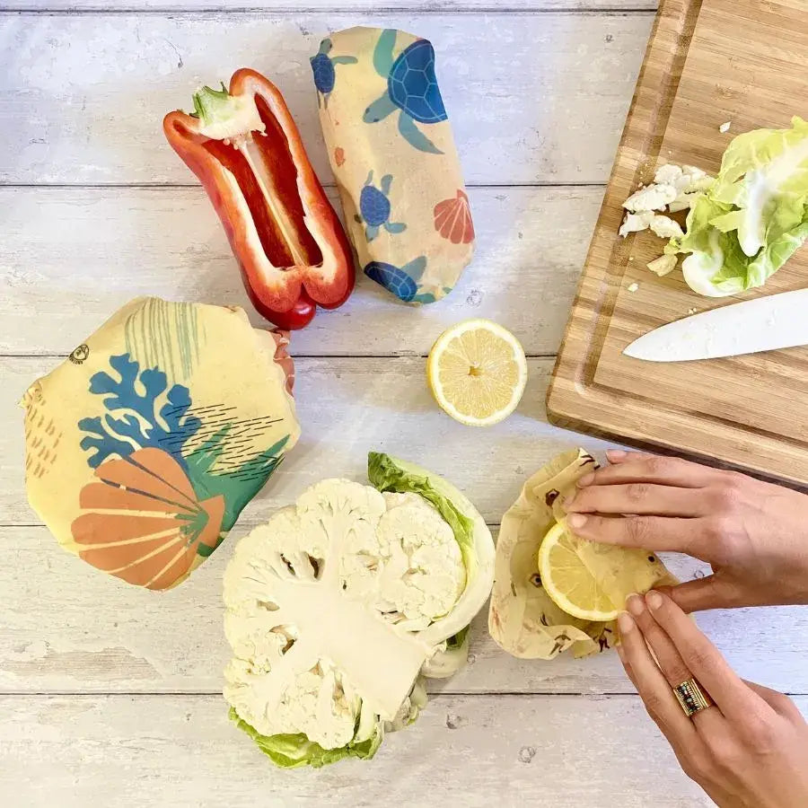 Un légume recouvert d'un emballage alimentaire bio océan bee wrap  de la marque Anotherway