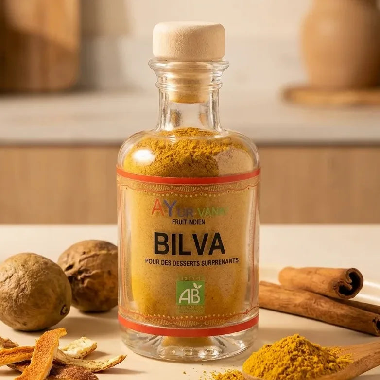 Poudre Bilva bio Ayur-Vana 50g avec fruits séchés et épices sur surface crème, cuillère bois dorée