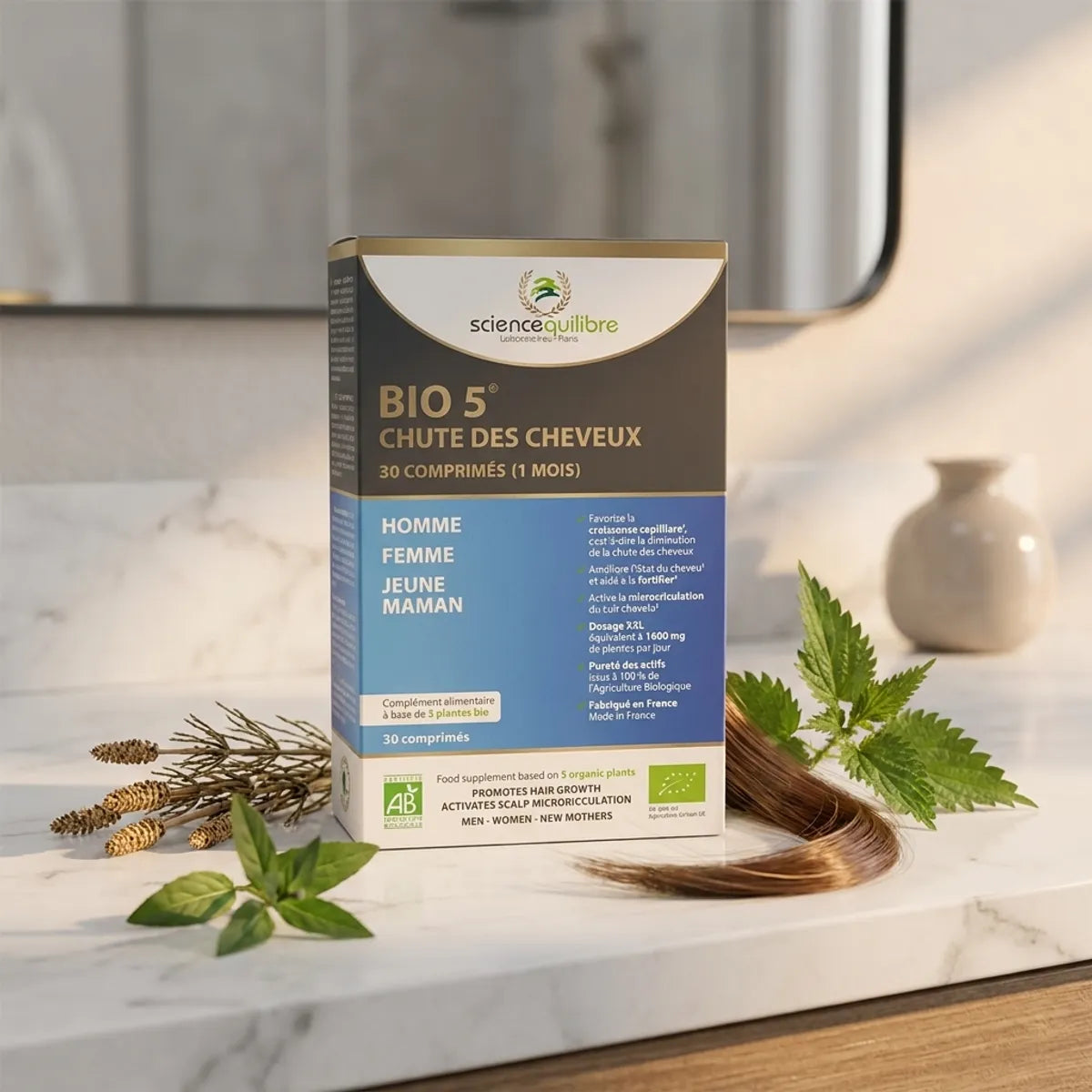 BIO 5 complément chute cheveux 30 comprimés avec plantes botaniques sur marbre blanc