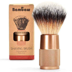 Un blaireau de rasage or rose de la marque Bambaw