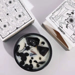 Bougie à la cire de soja fleurs séchées, gemme obsidienne accompagné de sa boite d'emballage.