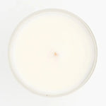 Une bougie naturelle concentration de 110g de la marque jolis baume vu du dessus. 