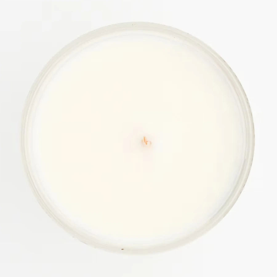 Une bougie naturelle concentration de 110g de la marque jolis baume vu du dessus. 