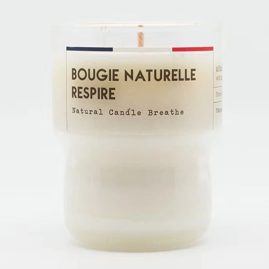 Une bougie jolis baume respire de 110g de la marque jolis baume.