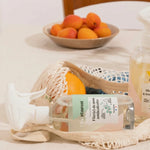 Bouteille spray anti-calcaire rechargeable Pimpant sur linge avec oranges fraîches