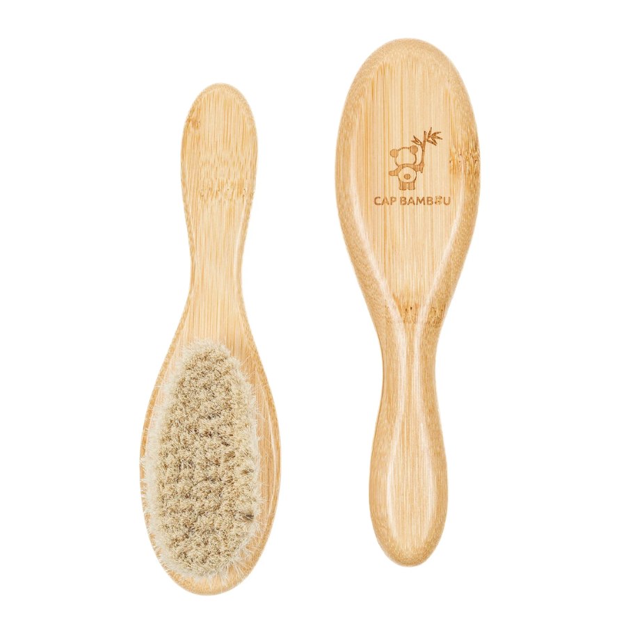Une Brosse à cheveux Bébé en Bambou de Cap Bambou, vue des deux côtés