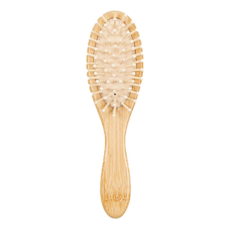 Un brosse antistatique pour enfant en bambou de la marque Cap Bambou