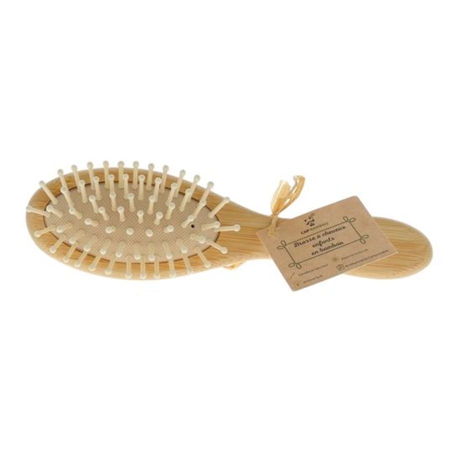 Un brosse antistatique pour enfant en bambou de la marque Cap Bambou