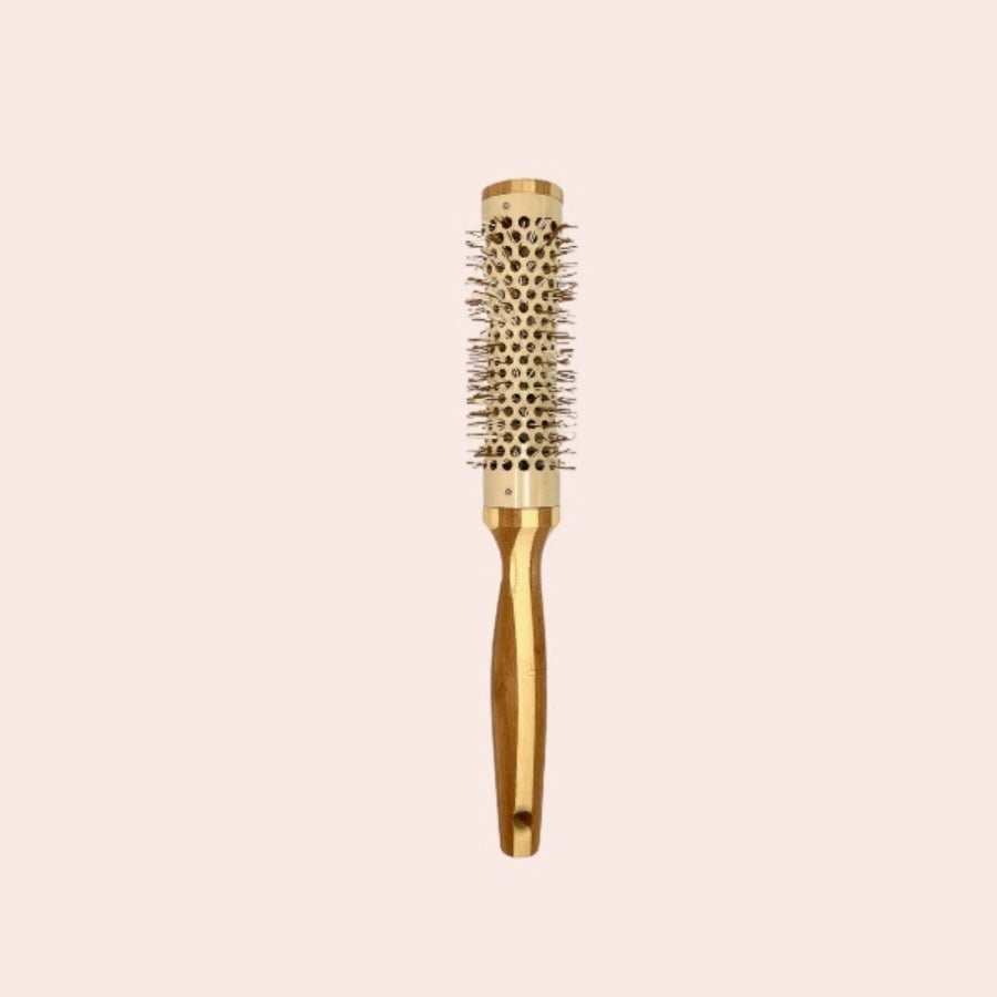 Une brosse à cheveux en bambou pour brushing en diamètre 32 de la marque Cap Bambou