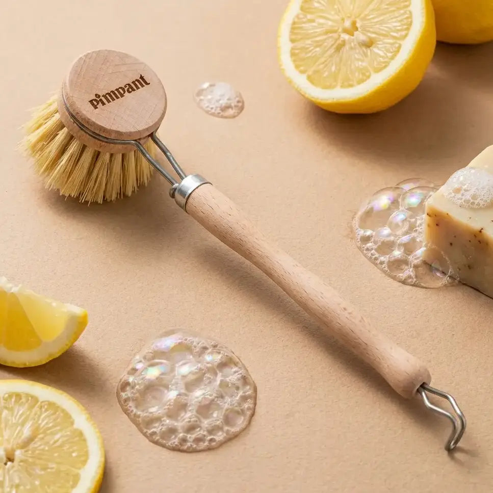 Brosse vaisselle Pimpant en bois de hêtre avec soies d'agave naturelles et tête remplaçable