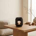 Brûle-parfum dôme noir Scentships avec cire parfumée dans décor minimaliste wellness