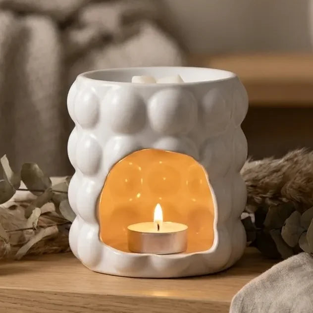 Brûle parfum Bubble blanc Scentchips avec bougie sur étagère décoration scandinave