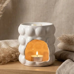 Brûle parfum cire Bubble blanc Scentchips avec bougie allumée sur étagère