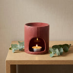 Brûleur de cire céramique rouge avec eucalyptus et bougie, décoration spa luxe