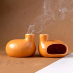 Deux brûleurs d'Encens & Palo Santo en Céramique modèle Petite maison orange côté à cote, l'un vue de face, l'autre vue de dos