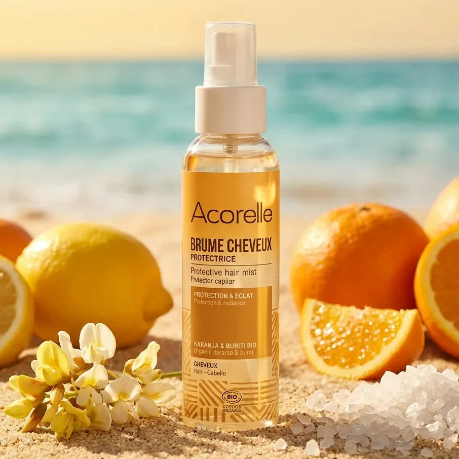 Brume Protectrice Cheveux Acorelle 100ml sur plage avec fruits citrus et fleurs botaniques