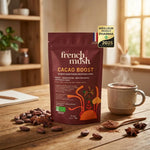 Cacao Boost French Mush - Café champignons adaptogènes avec packaging, fèves cacao et tasse préparée