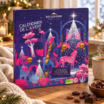 Calendrier de l'Avent adulte chocolat noir bio Belledonne, boîte violette sur table en bois avec café et couverture