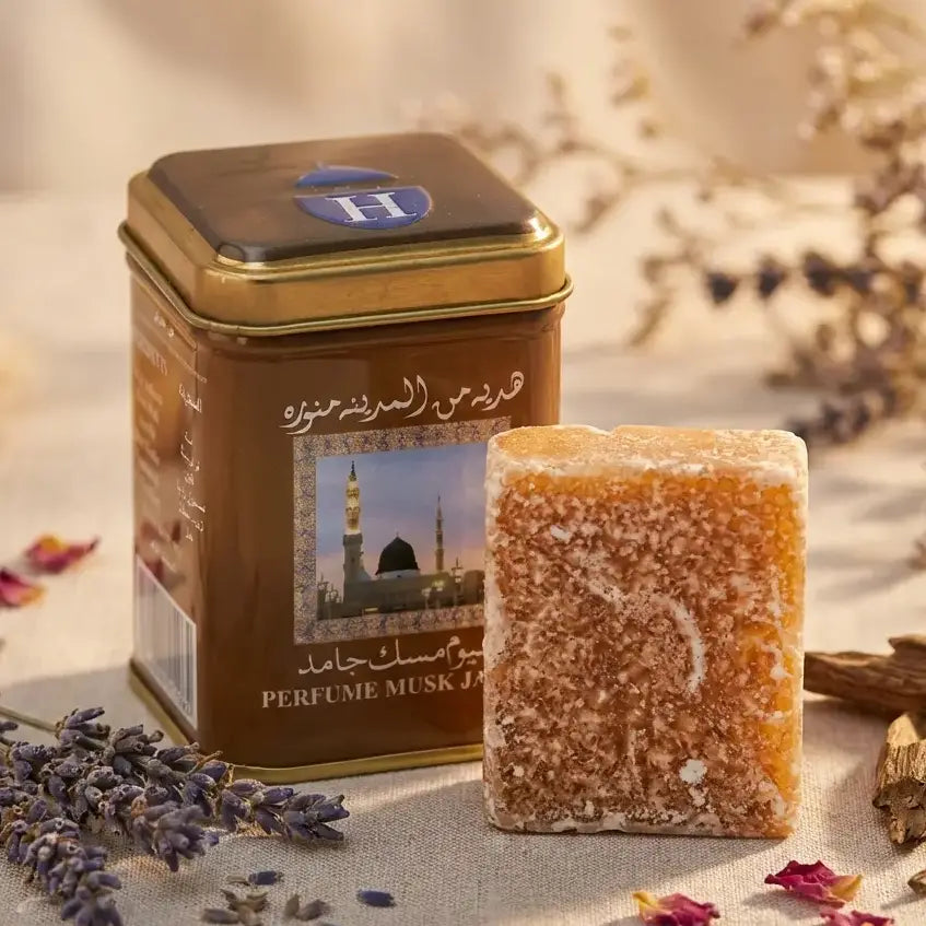 Carré d'Ambre Jamid Musc Blanc Hemani 30g dans son emballage doré, bloc cristallin